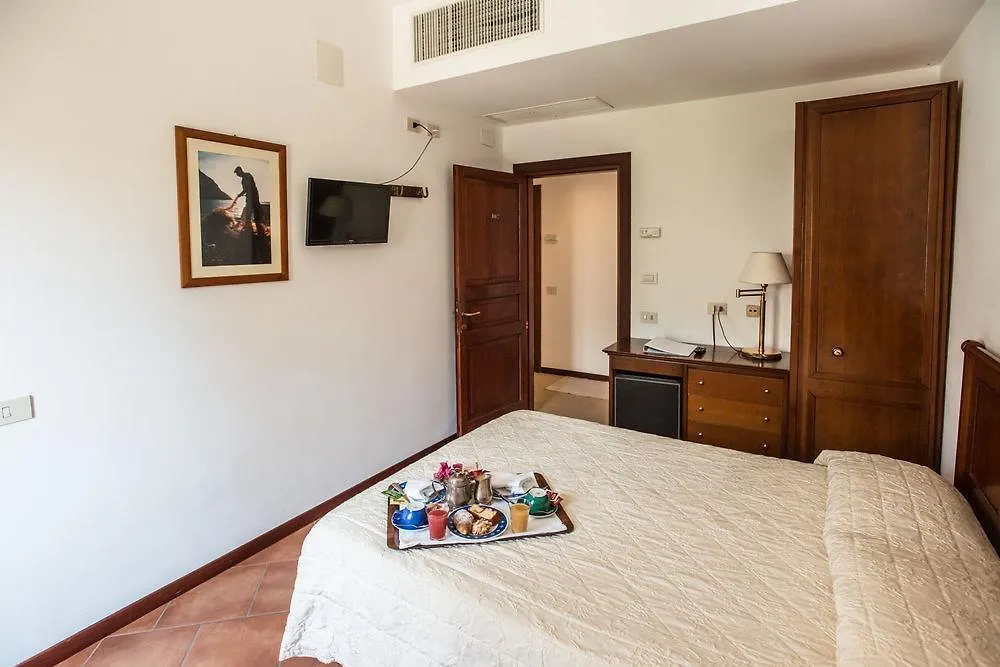 Hotel Villa Meligunis Città di Lipari 4*,